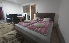 Guest House Nana